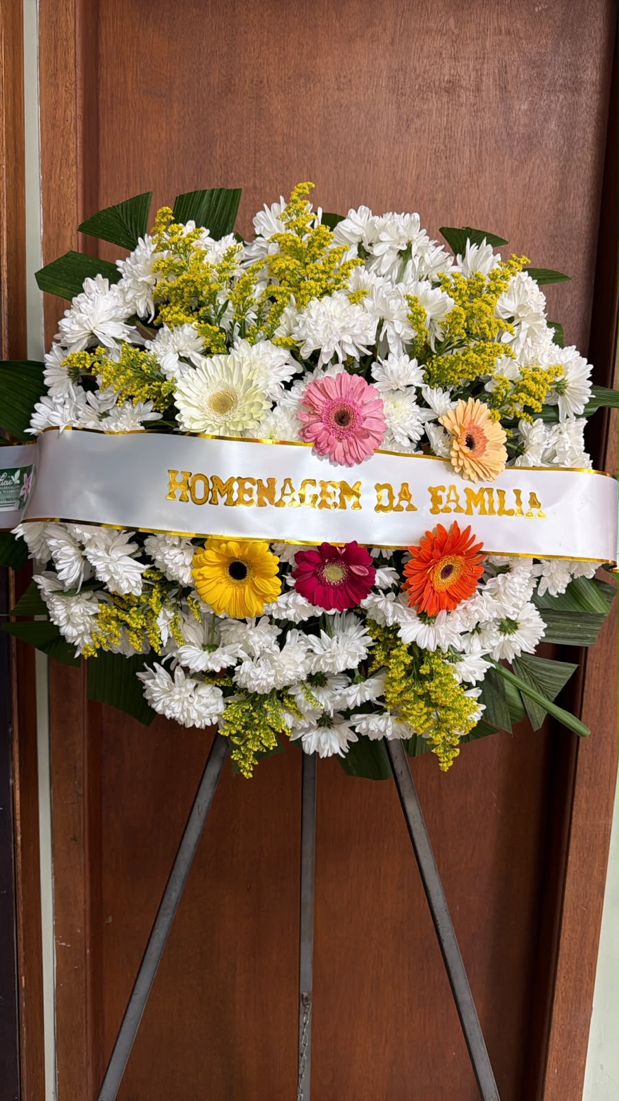 Coroa de flores da Letícia Floricultura em Salto — composição 2