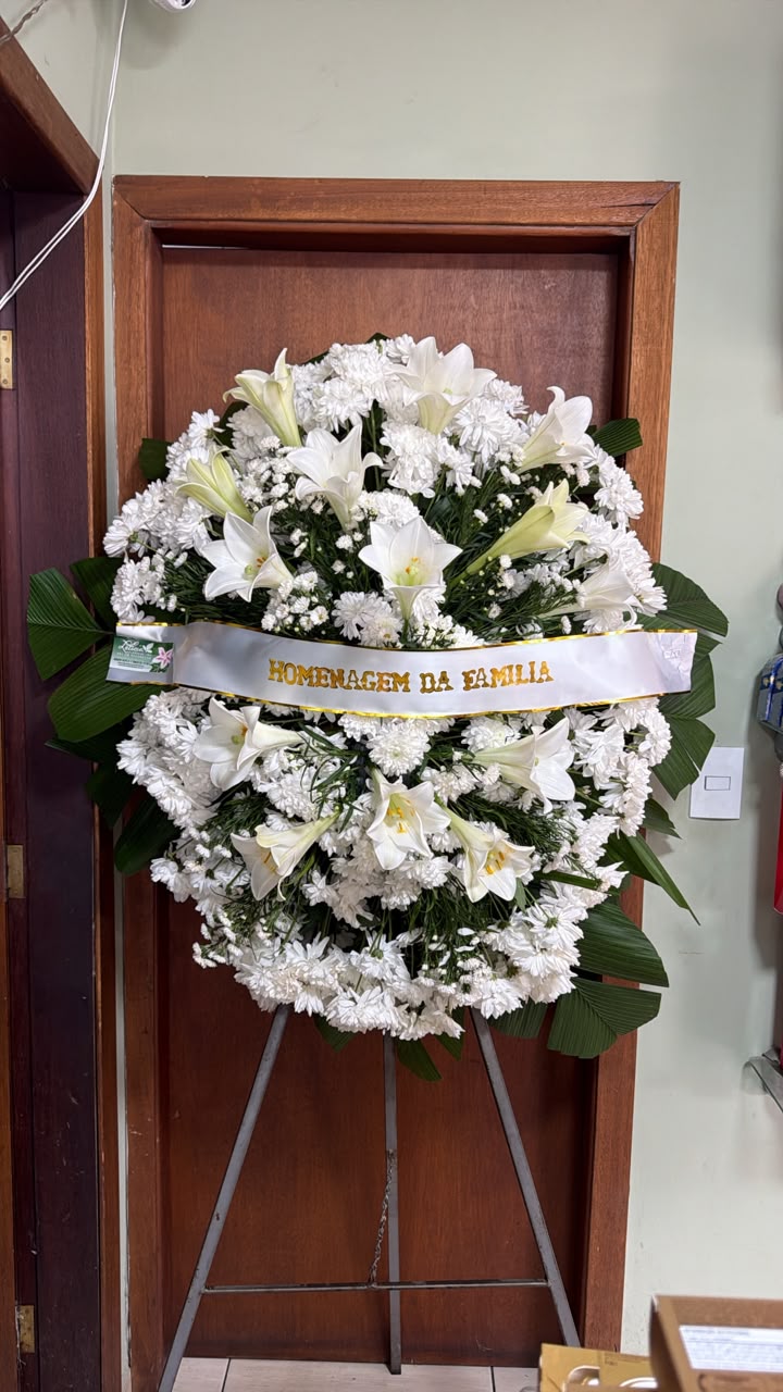 Coroa de flores da Letícia Floricultura em Salto — composição 7