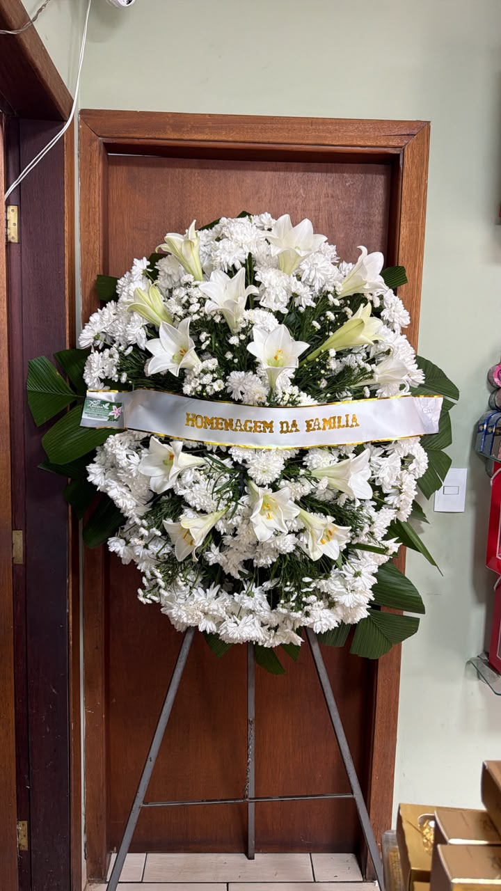 Coroa de flores da Letícia Floricultura em Salto — composição 8