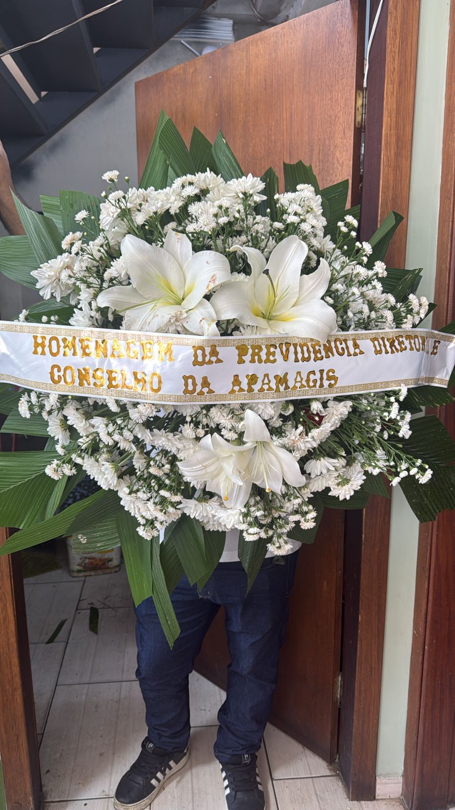 Coroa de flores da Letícia Floricultura em Salto — composição 11