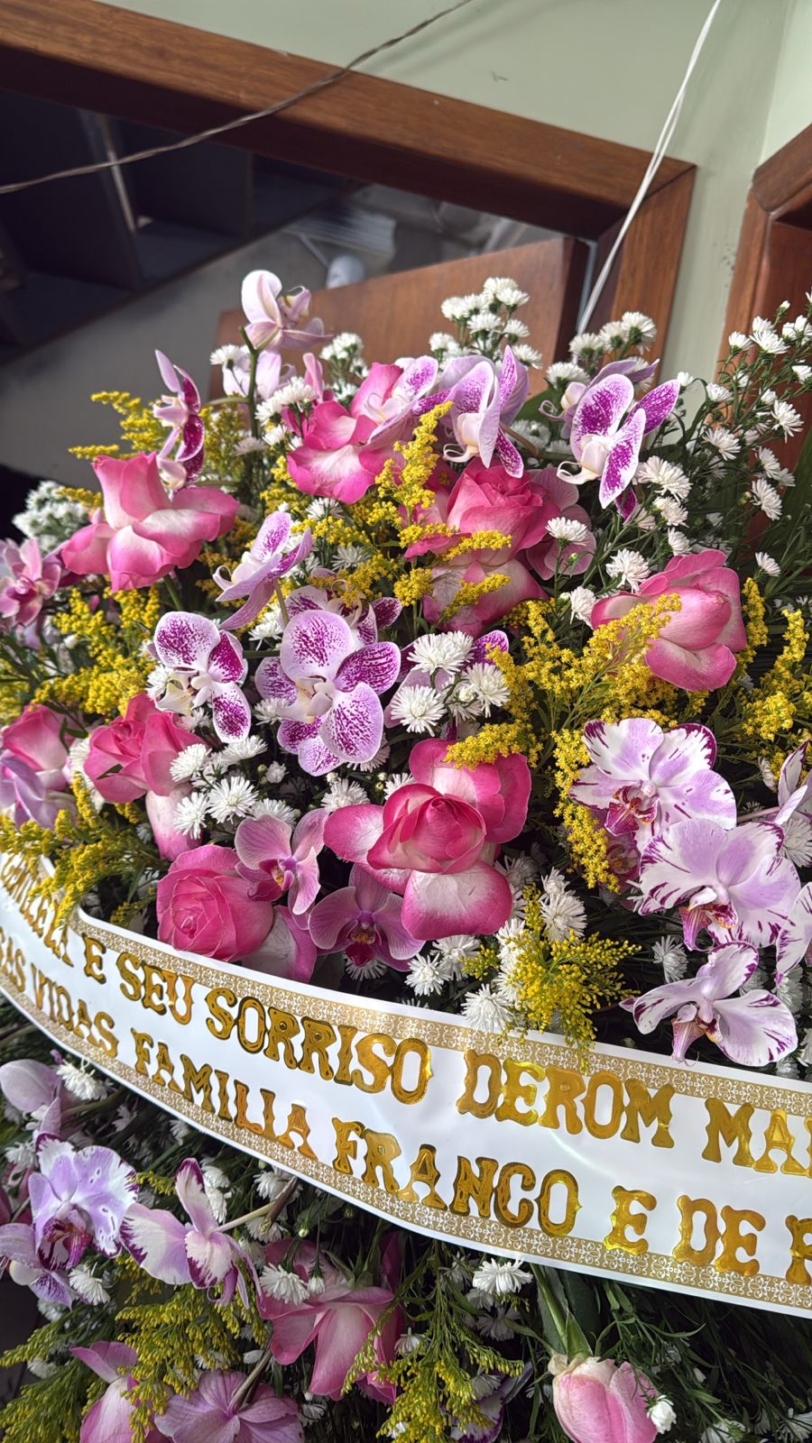 Coroa de flores da Letícia Floricultura em Salto — composição 14