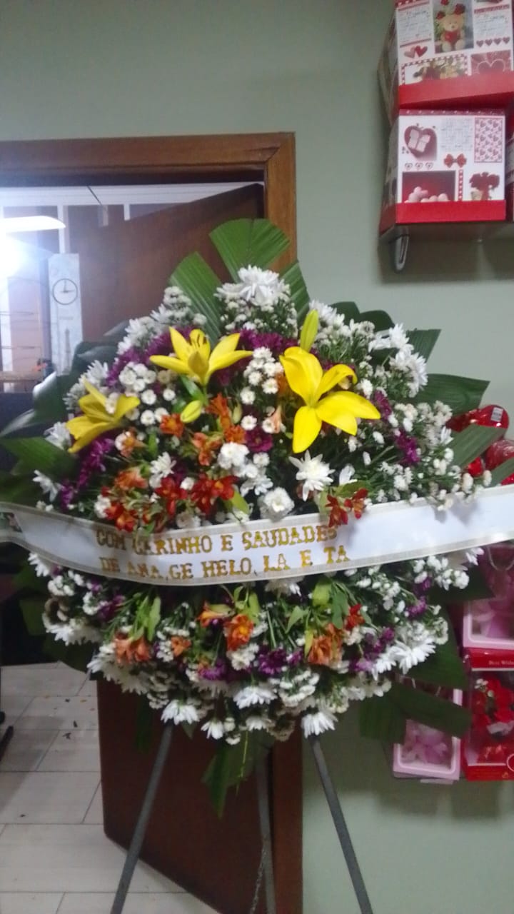 Coroa de flores da Letícia Floricultura em Salto — composição 16