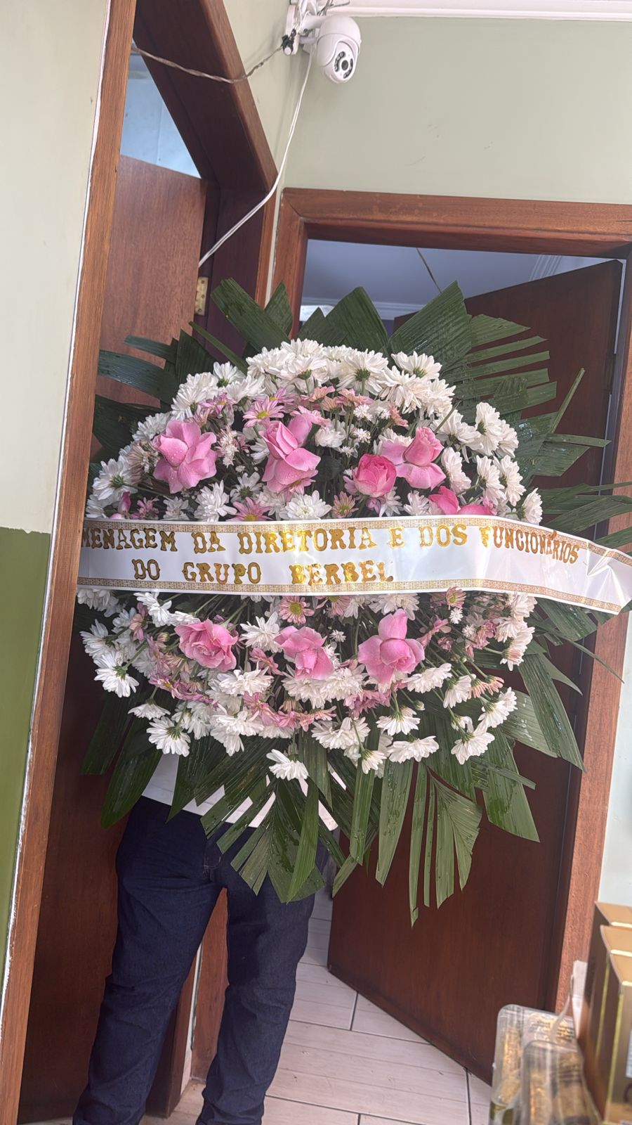 Coroa de flores da Letícia Floricultura em Salto — composição 23