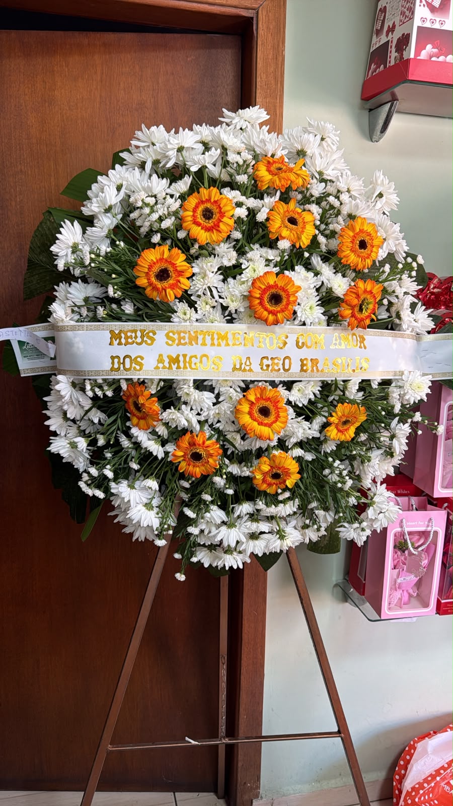 Coroa real com flores do campo e gérberas para entrega